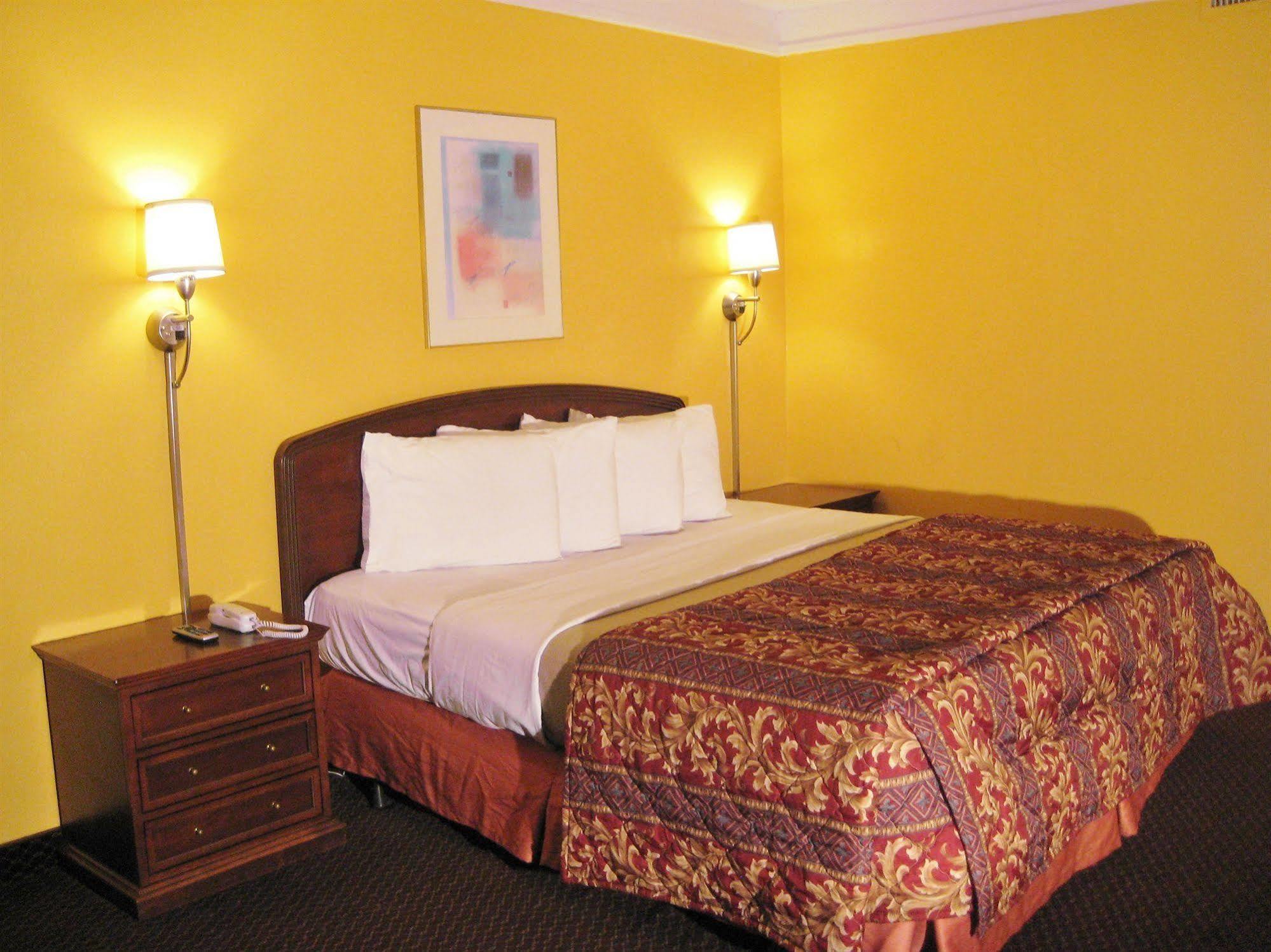Charlotte Express Inn Экстерьер фото