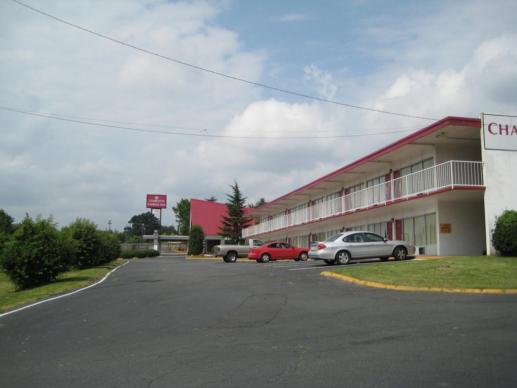 Charlotte Express Inn Экстерьер фото